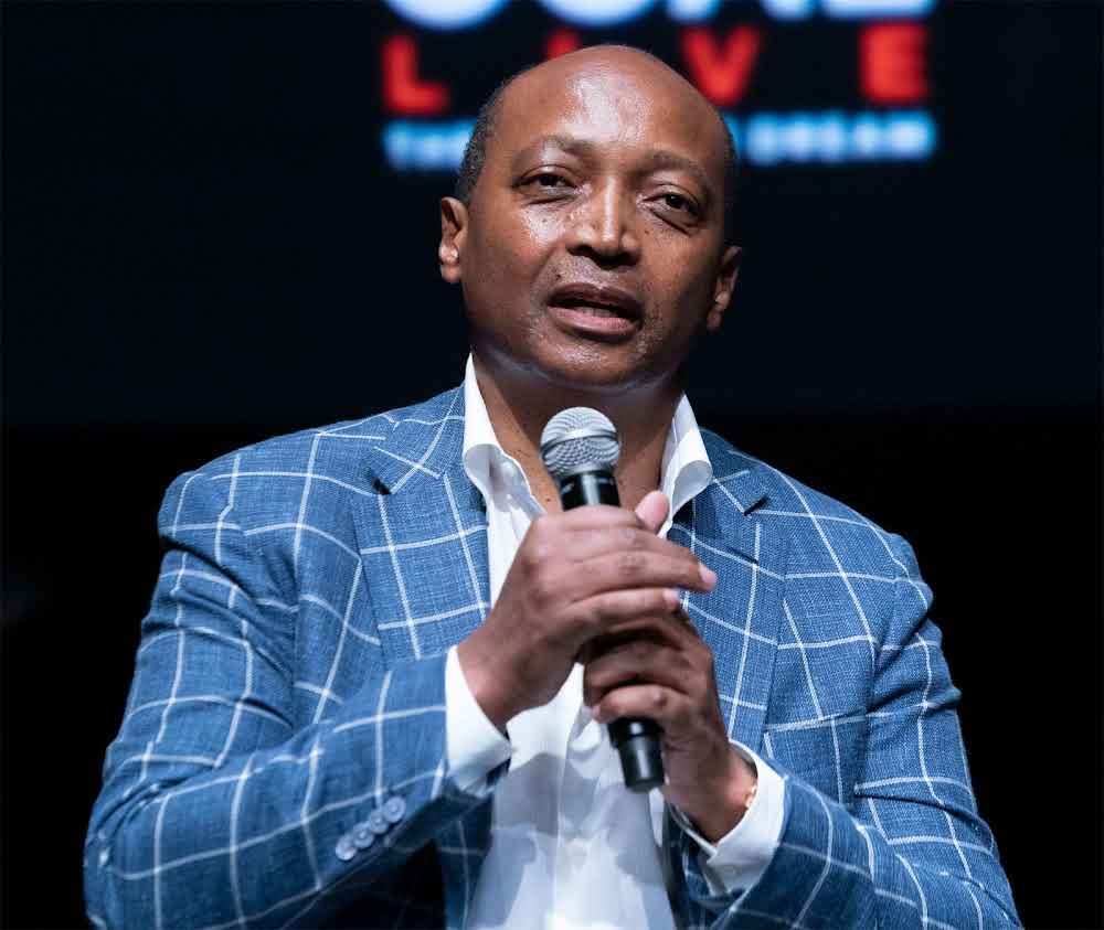 Le patron du foot africain est convaincu que la CAN se déroulera comme prévu malgré les manifestations
